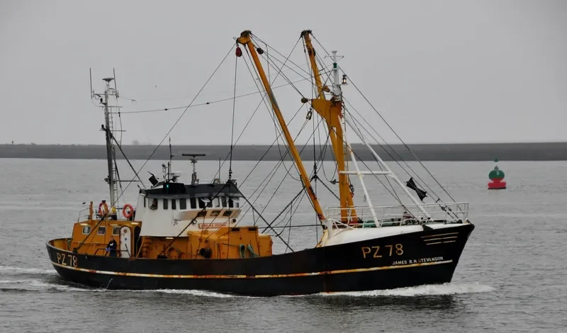 JAMES R H PZ78 Fishing Vessel IMO 7010999 photo 6