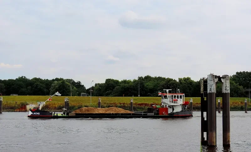 LACHS Barge IMO 7013161 photo 2