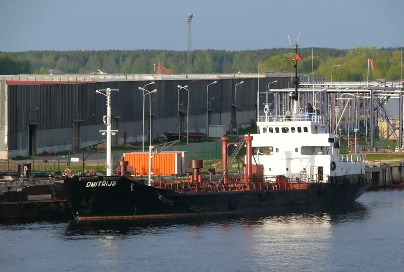DMITRIJS Tanker IMO 7013707 photo 3