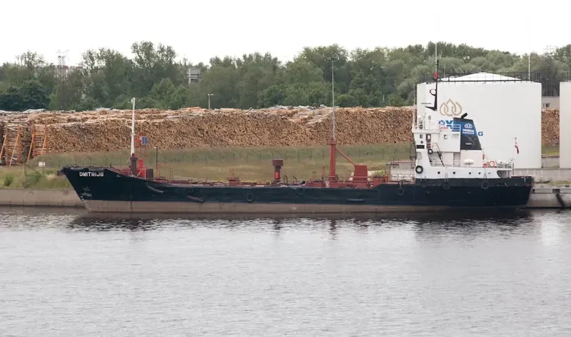 DMITRIJS Tanker IMO 7013707 photo 7