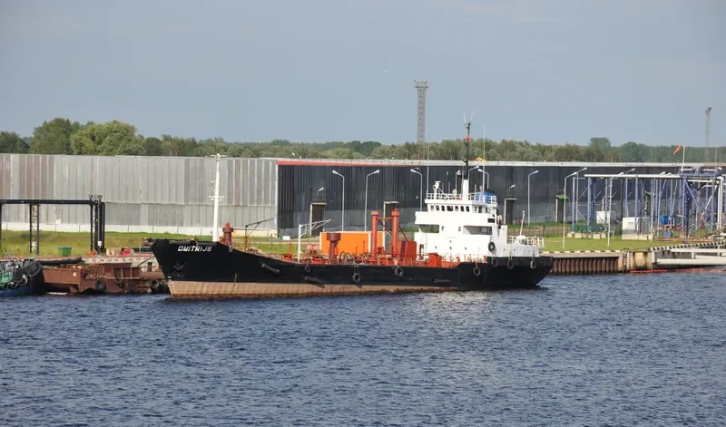 DMITRIJS Tanker IMO 7013707 photo 8