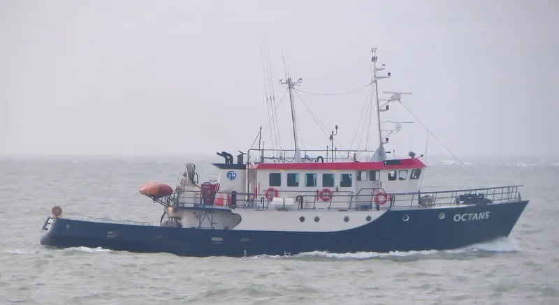 OCTANS Research Vessel IMO 7013898 photo 7