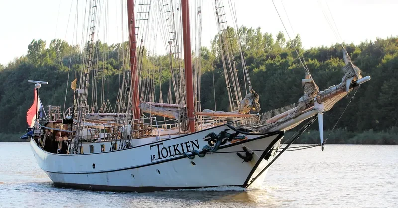 J.R.TOLKIEN Passenger Vessel IMO 7017064 photo 4