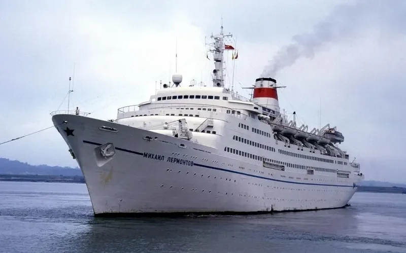 MIKHAIL LERMONTOV Passenger Ship IMO 7042318 photo 2