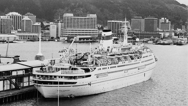 MIKHAIL LERMONTOV Passenger Ship IMO 7042318 photo 5