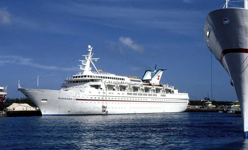 CORA Passenger Ship IMO 7046936 photo 3