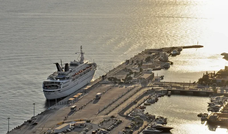 CORA Passenger Ship IMO 7046936 photo 10