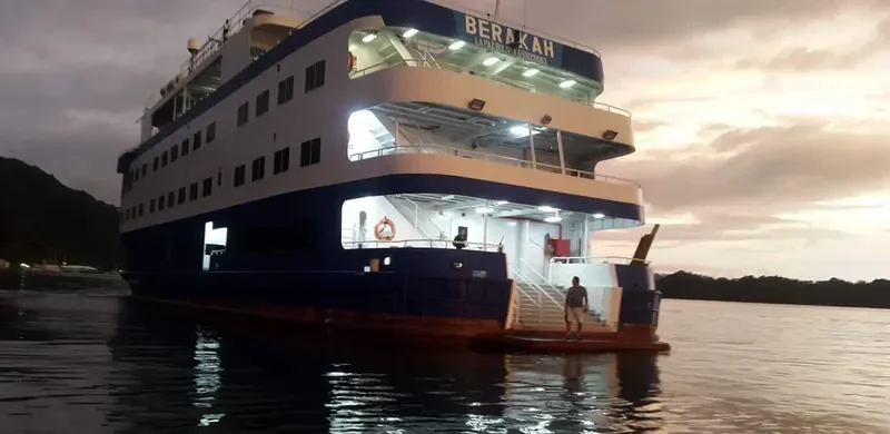 BERAKAH Passenger Ship IMO 7047136 photo 3