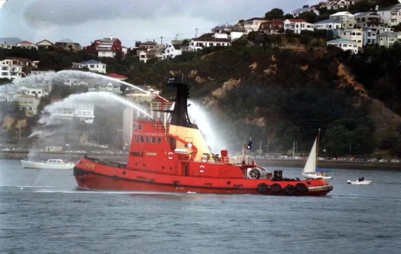 KUPE Tug Boat IMO 7107194 photo 3