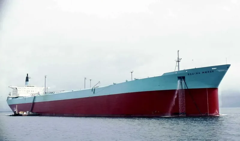 REGINA MAERSK Tanker IMO 7110086 photo 2