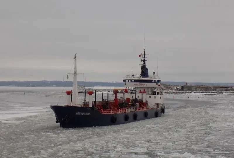 ALEKSANDR GLUKHOV Tanker IMO 7113686 photo 3