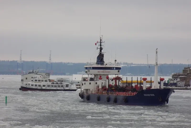 ALEKSANDR GLUKHOV Tanker IMO 7113686 photo 5
