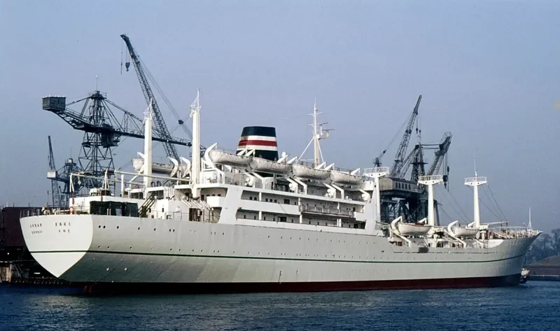 AKBAR Passenger Vessel IMO 7116975 photo 3