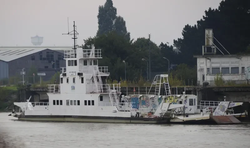 SAINT HERMELAND Passenger Ship IMO 7119501 photo 2