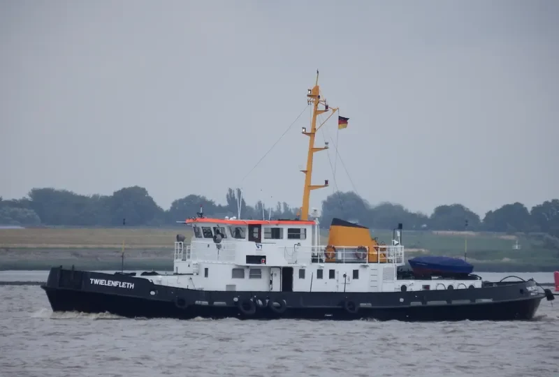 TWIELENFLETH Tug Boat IMO 7120392 photo 2