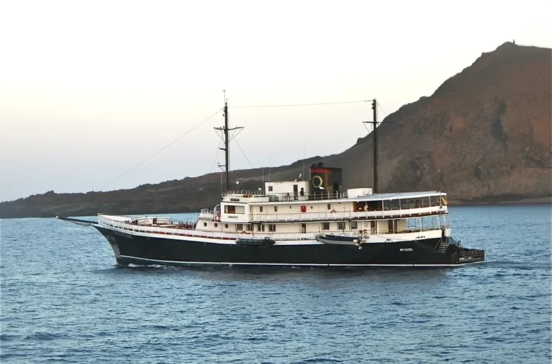 EVOLUTION Passenger Vessel IMO 7122326
