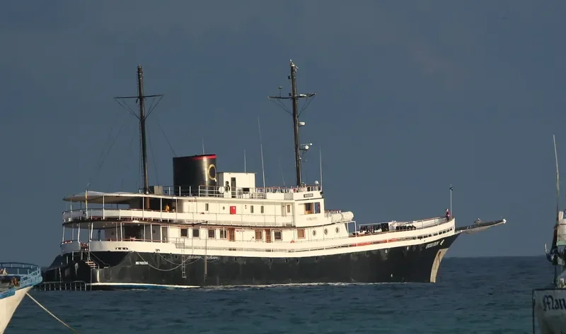 EVOLUTION Passenger Vessel IMO 7122326 photo 2