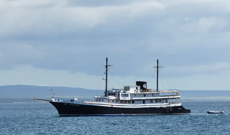 EVOLUTION Passenger Vessel IMO 7122326 photo 4
