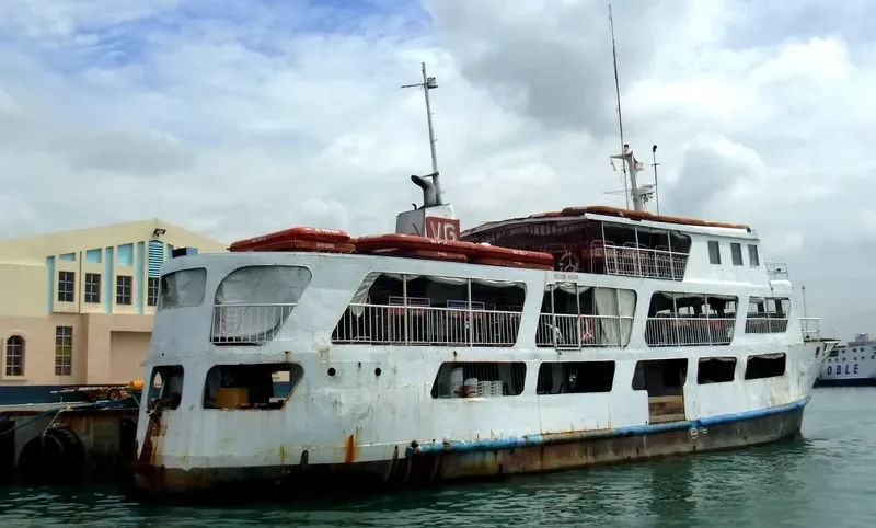 VG 1 Passenger Ship IMO 7126176 photo 2