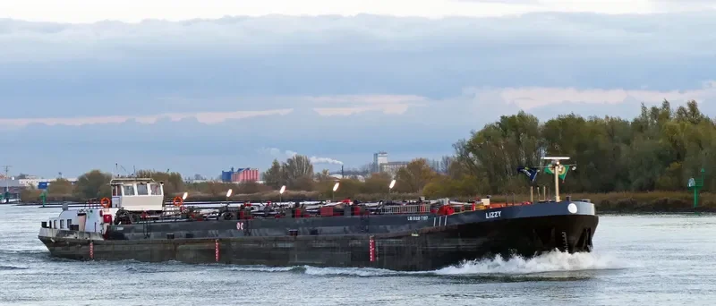 LIZZY Tanker IMO 7210525 photo 6