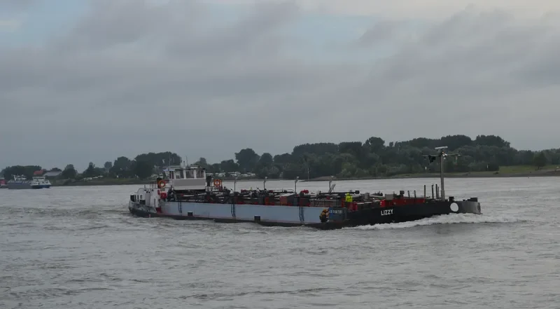 LIZZY Tanker IMO 7210525 photo 8