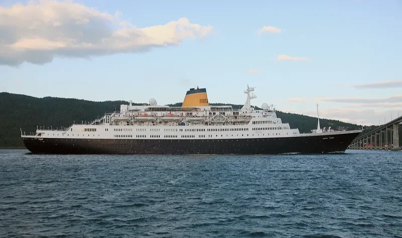 OASIS Passenger Vessel IMO 7214715 photo 3