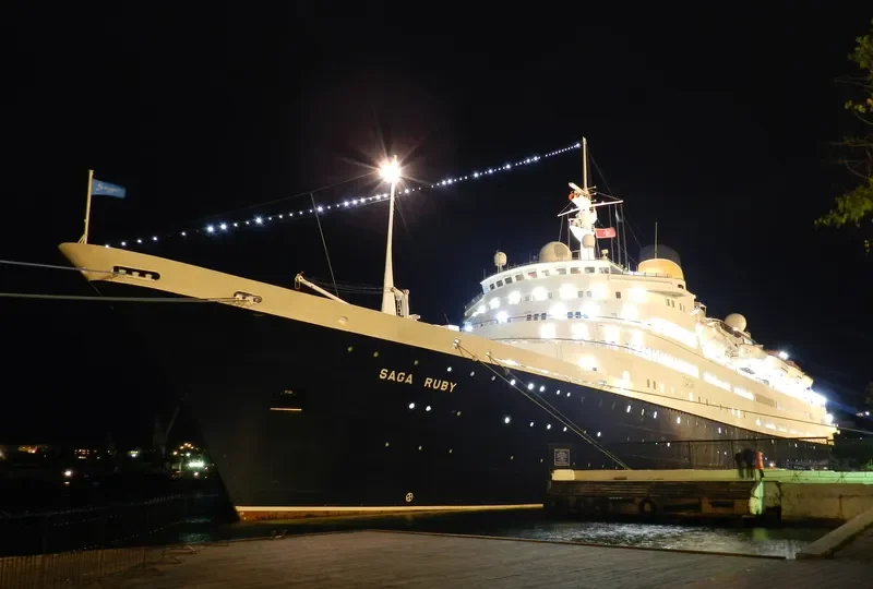 OASIS Passenger Vessel IMO 7214715 photo 10