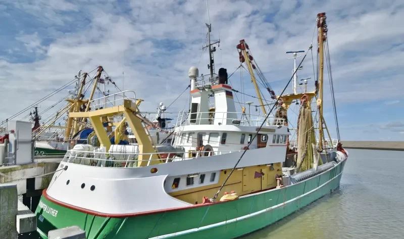 MAARTEN LUTHER Fishing Vessel IMO 7226354 photo 3