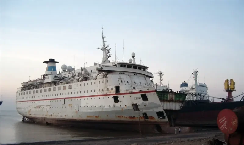 SYDNEY Passenger Ship IMO 7301221 photo 4