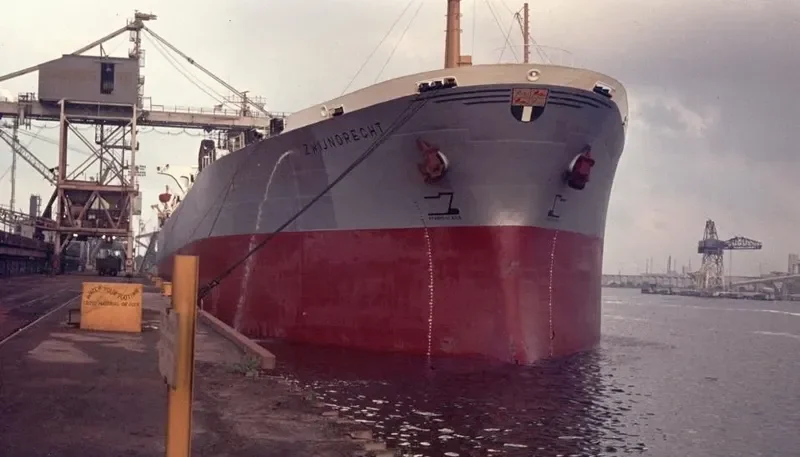 FLAG KARIN Bulk Carrier IMO 7301764 photo 2