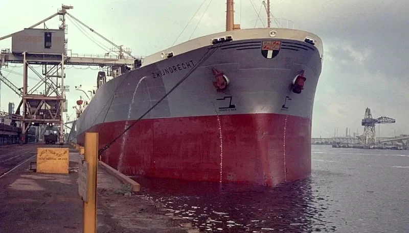FLAG KARIN Bulk Carrier IMO 7301764 photo 3