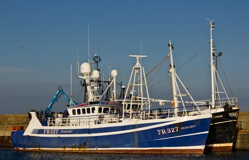 RESILIENT Fishing Vessel IMO 7305382 photo 3