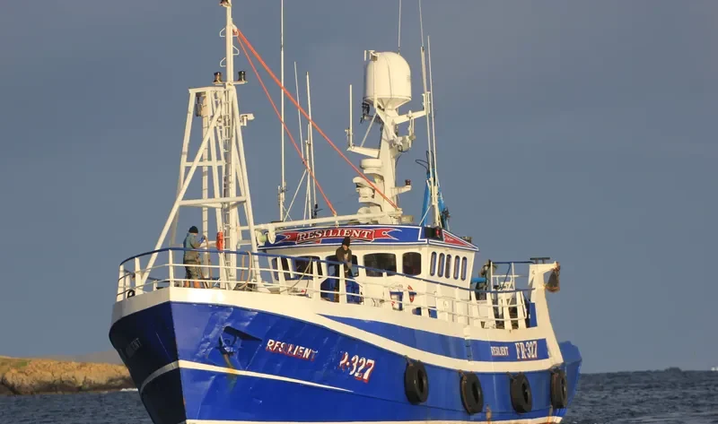 RESILIENT Fishing Vessel IMO 7305382 photo 6