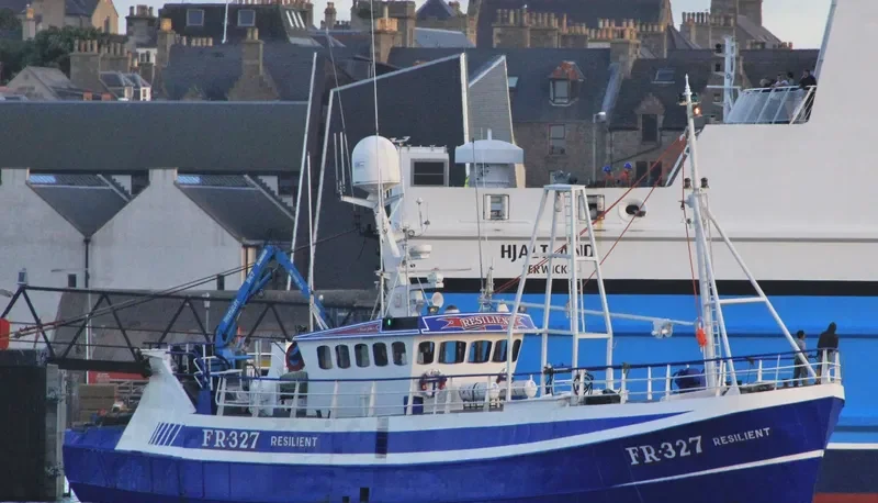 RESILIENT Fishing Vessel IMO 7305382 photo 8