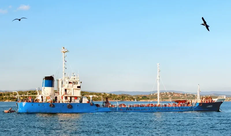 LINDOS Tanker IMO 7312610 photo 7