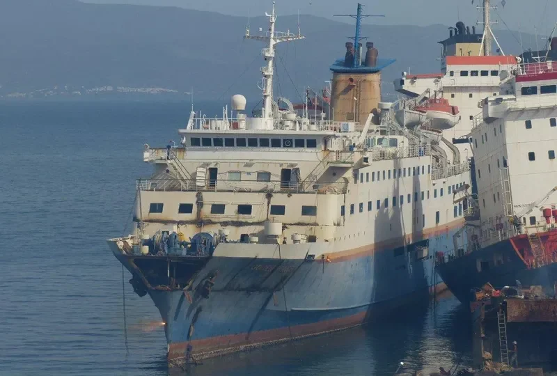 GOLDEN PRINCE Passenger Ship IMO 7323449 photo 3