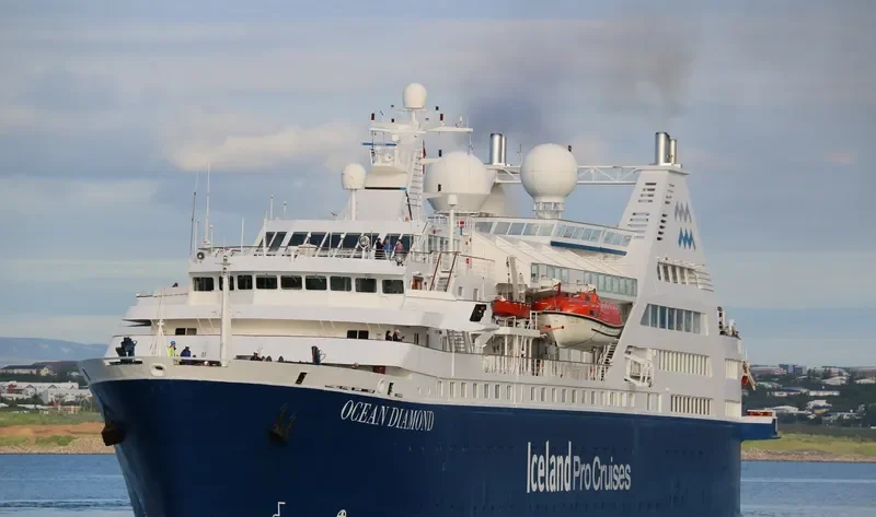 OCEAN DIAMOND Passenger Ship IMO 7325629 photo 2