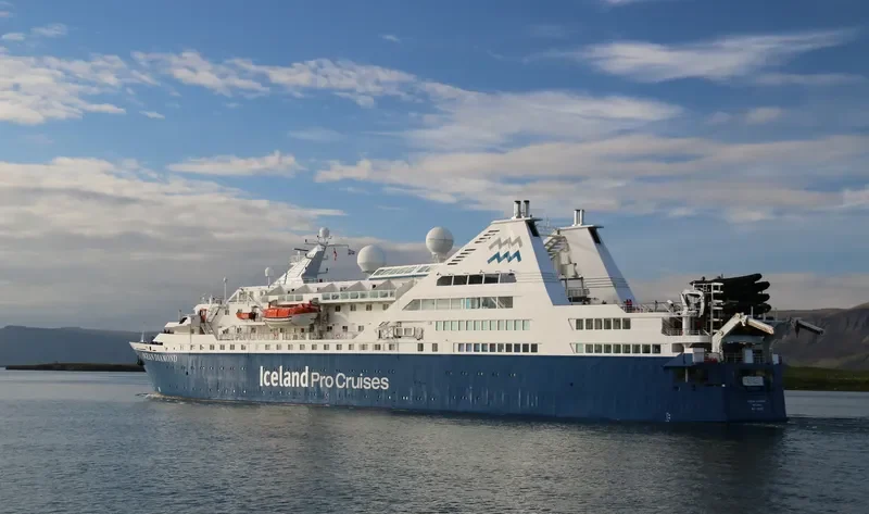OCEAN DIAMOND Passenger Ship IMO 7325629 photo 4