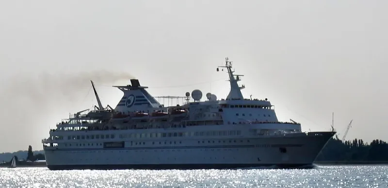 DELPHIN Passenger Ship IMO 7347536 photo 5