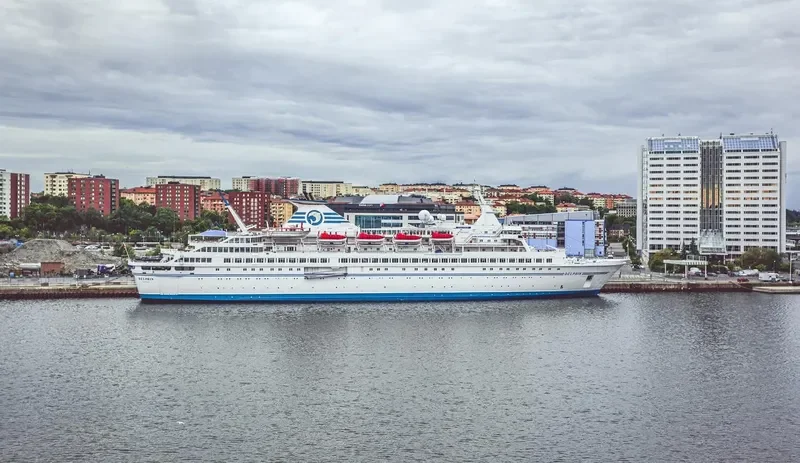 DELPHIN Passenger Ship IMO 7347536 photo 8