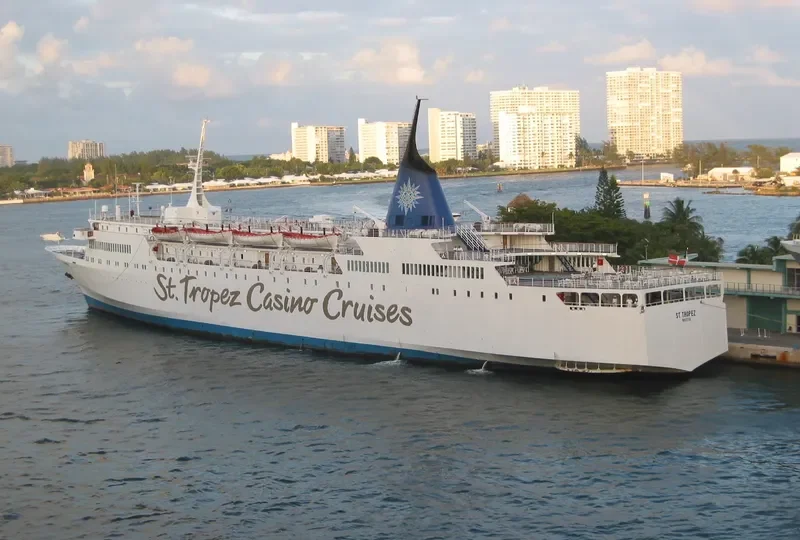 ROYALE Passenger Vessel IMO 7350442 photo 3
