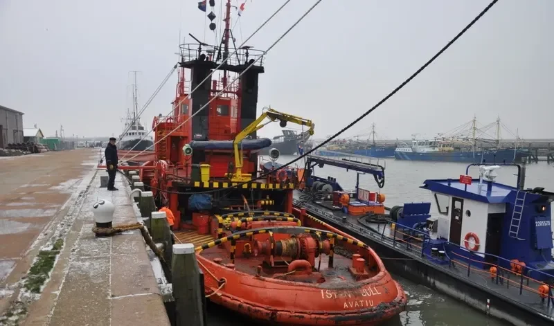 ISTAN BULL Tug Boat IMO 7351018 photo 9