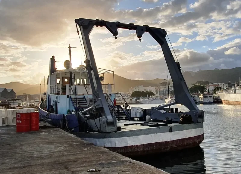 BETTY DES MASCAREIGNES Tug Boat IMO 7356977 photo 5