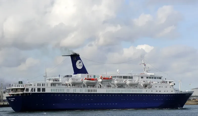 OCEAN COUNTESS Passenger Ship IMO 7358561