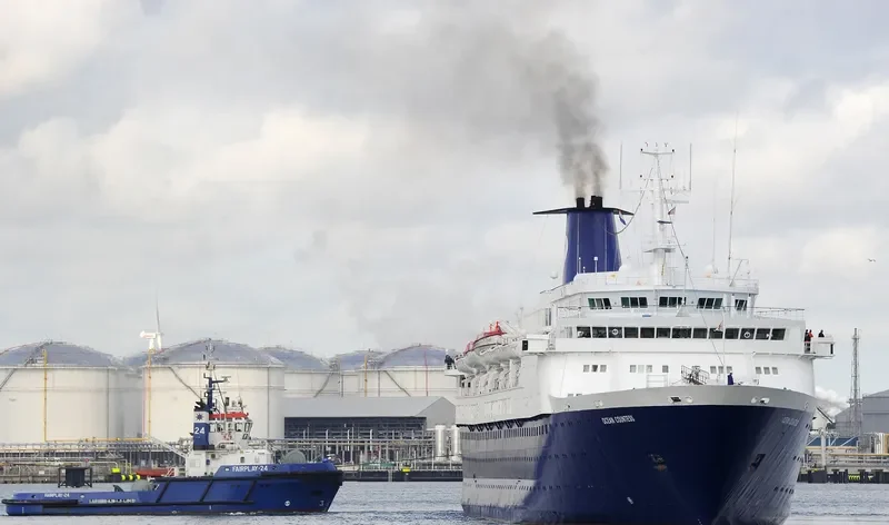 OCEAN COUNTESS Passenger Ship IMO 7358561 photo 2
