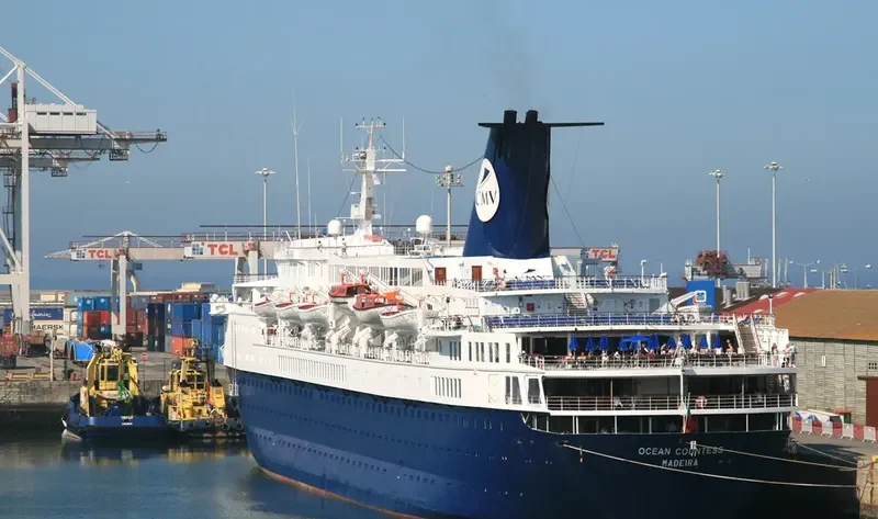 OCEAN COUNTESS Passenger Ship IMO 7358561 photo 6