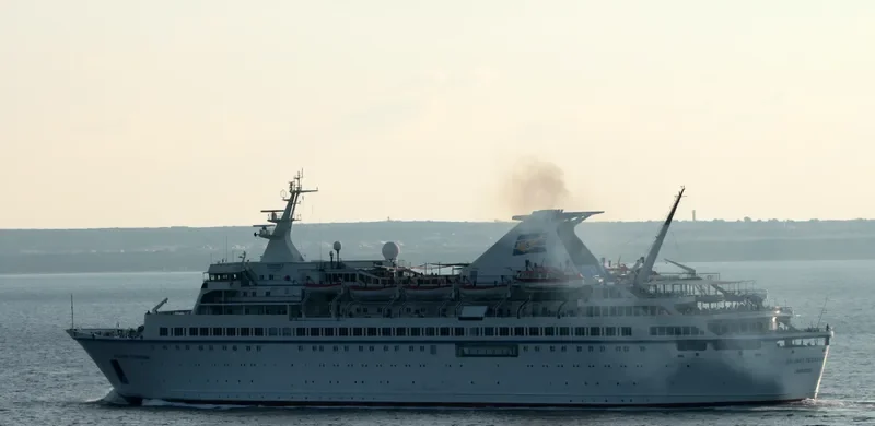 SALAMIS FILOXENIA Passenger Ship IMO 7359400 photo 3