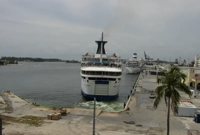 ADVENTURE Passenger Ship IMO 7359486 photo 3