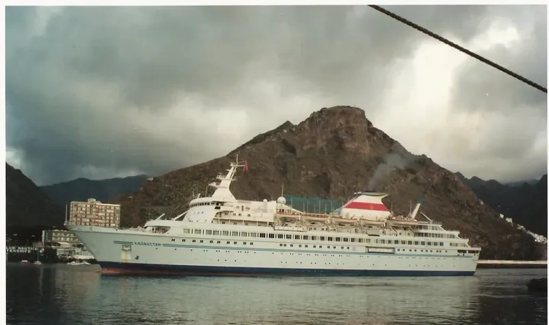 ADVENTURE Passenger Ship IMO 7359486 photo 7