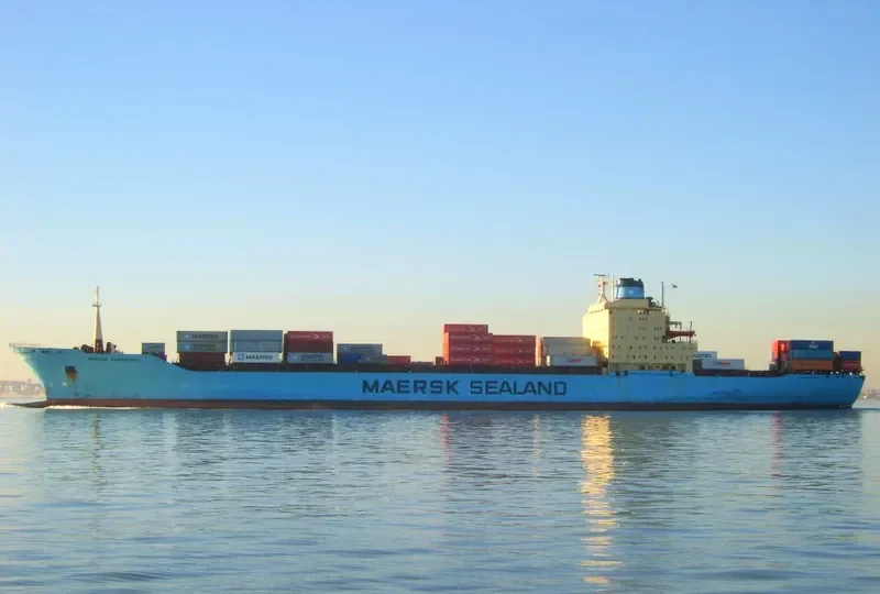 BARCELONA Container Ship IMO 7361207 photo 3